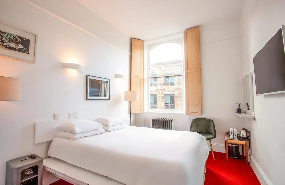 Kellys Hotel-1